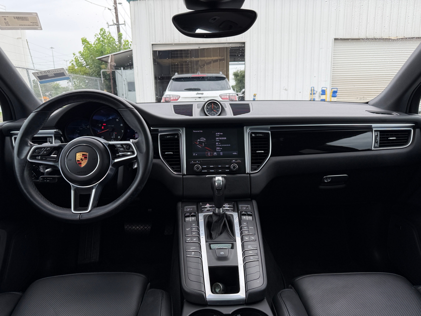 Thumbnail: 2018 Porsche Macan - 2
