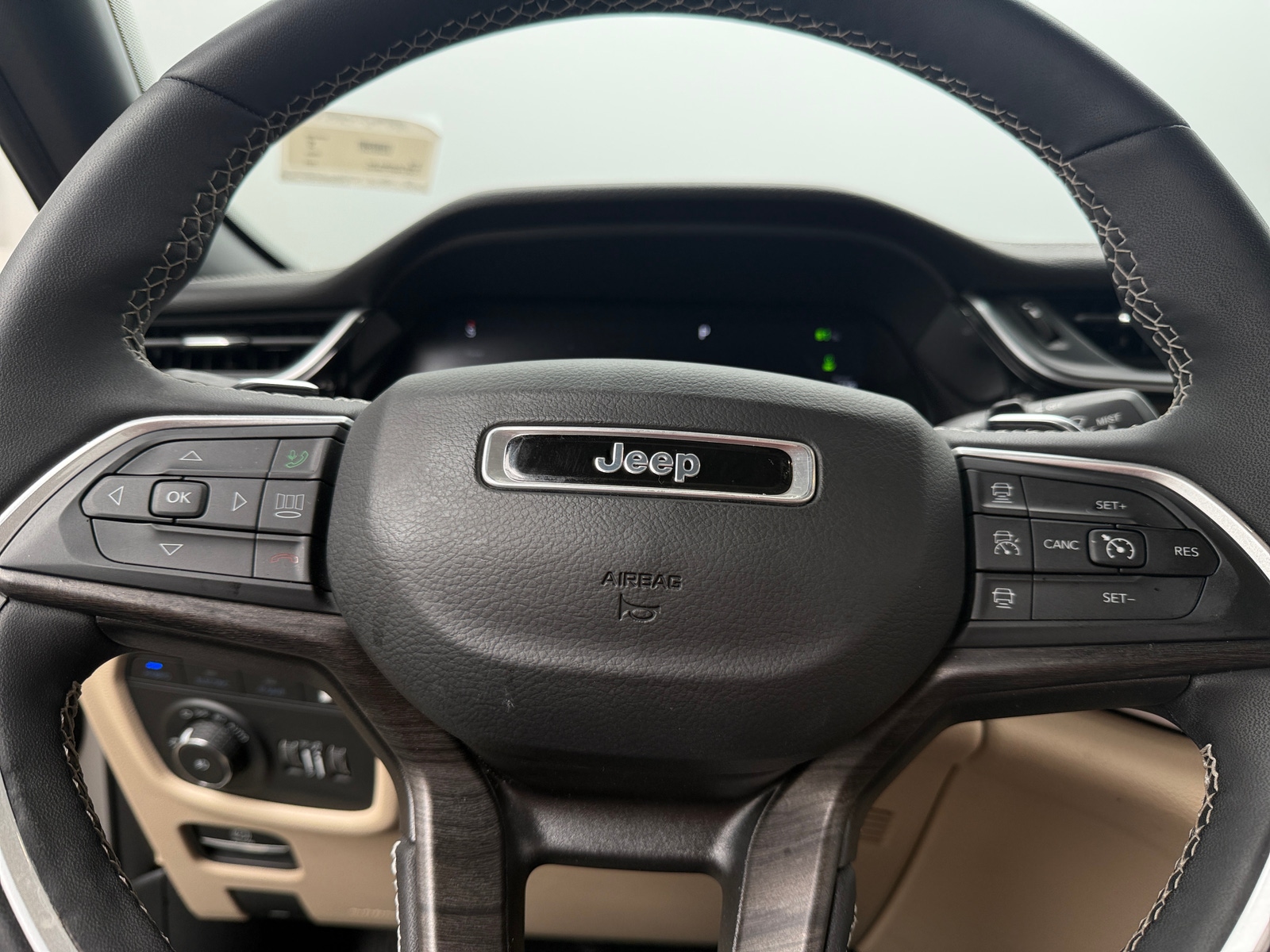 Thumbnail: 2023 Jeep Grand Cherokee - 4