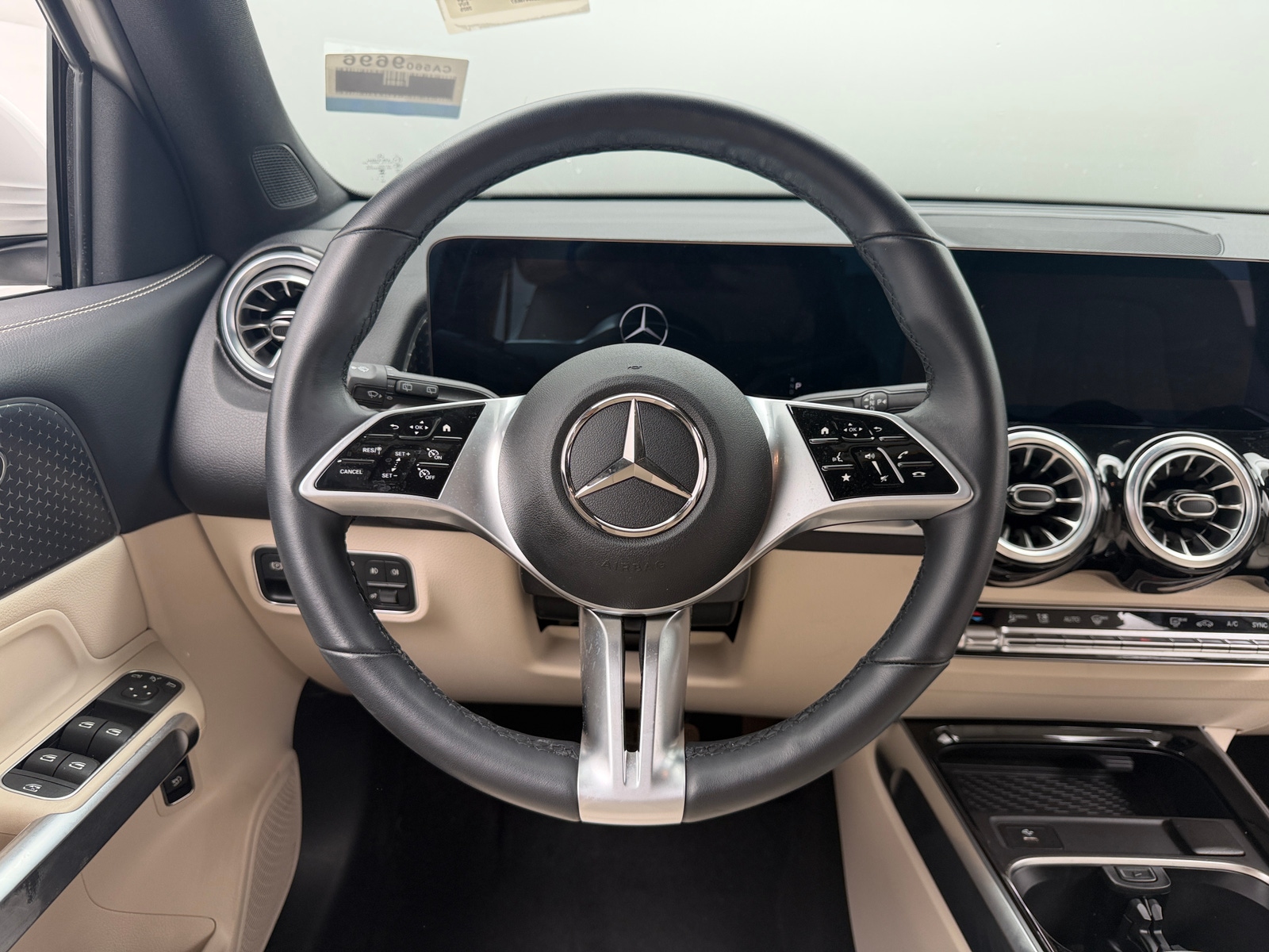Thumbnail: 2025 Mercedes-Benz GLB - 4