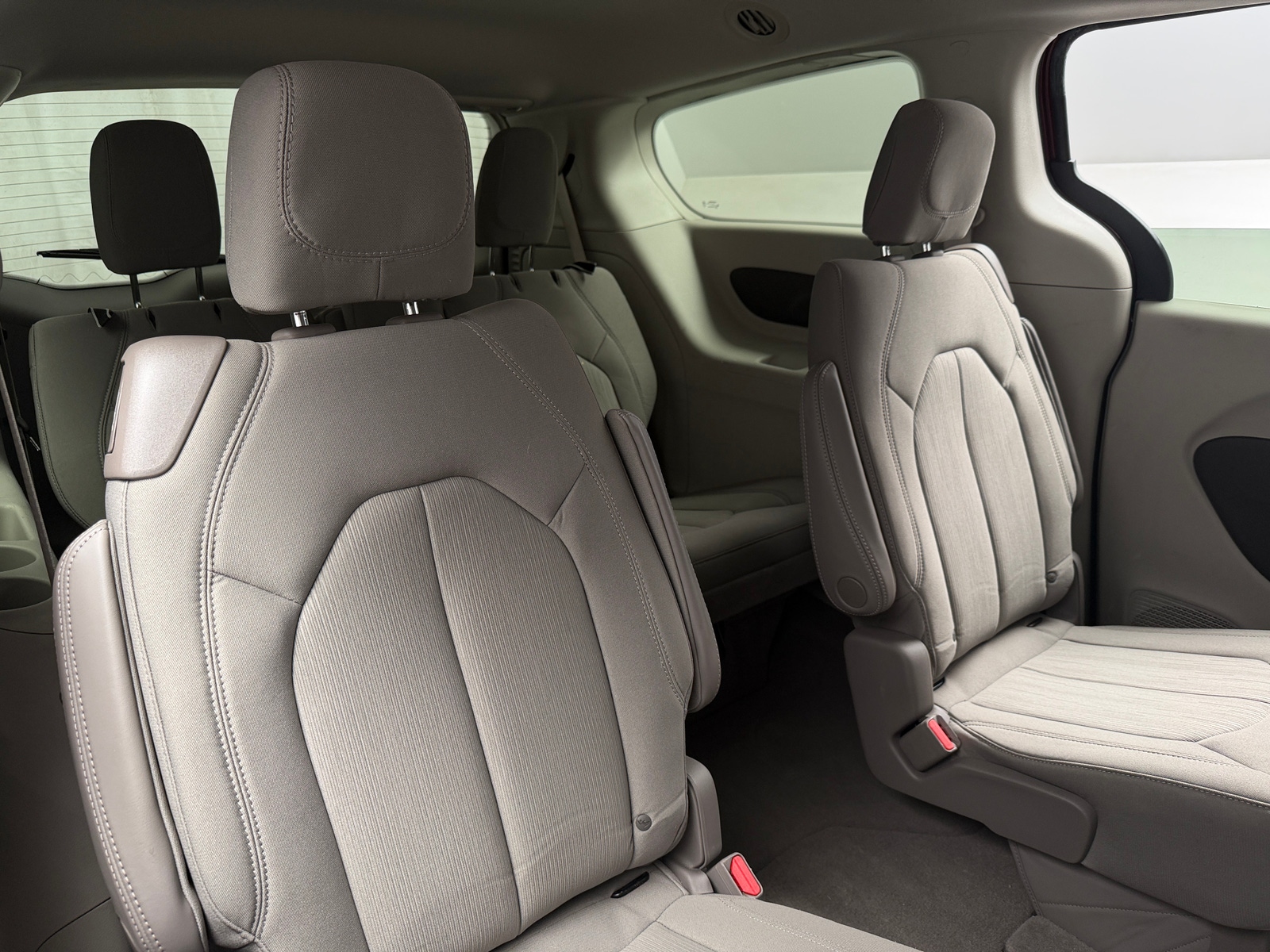 Thumbnail: 2021 Chrysler Voyager - 6