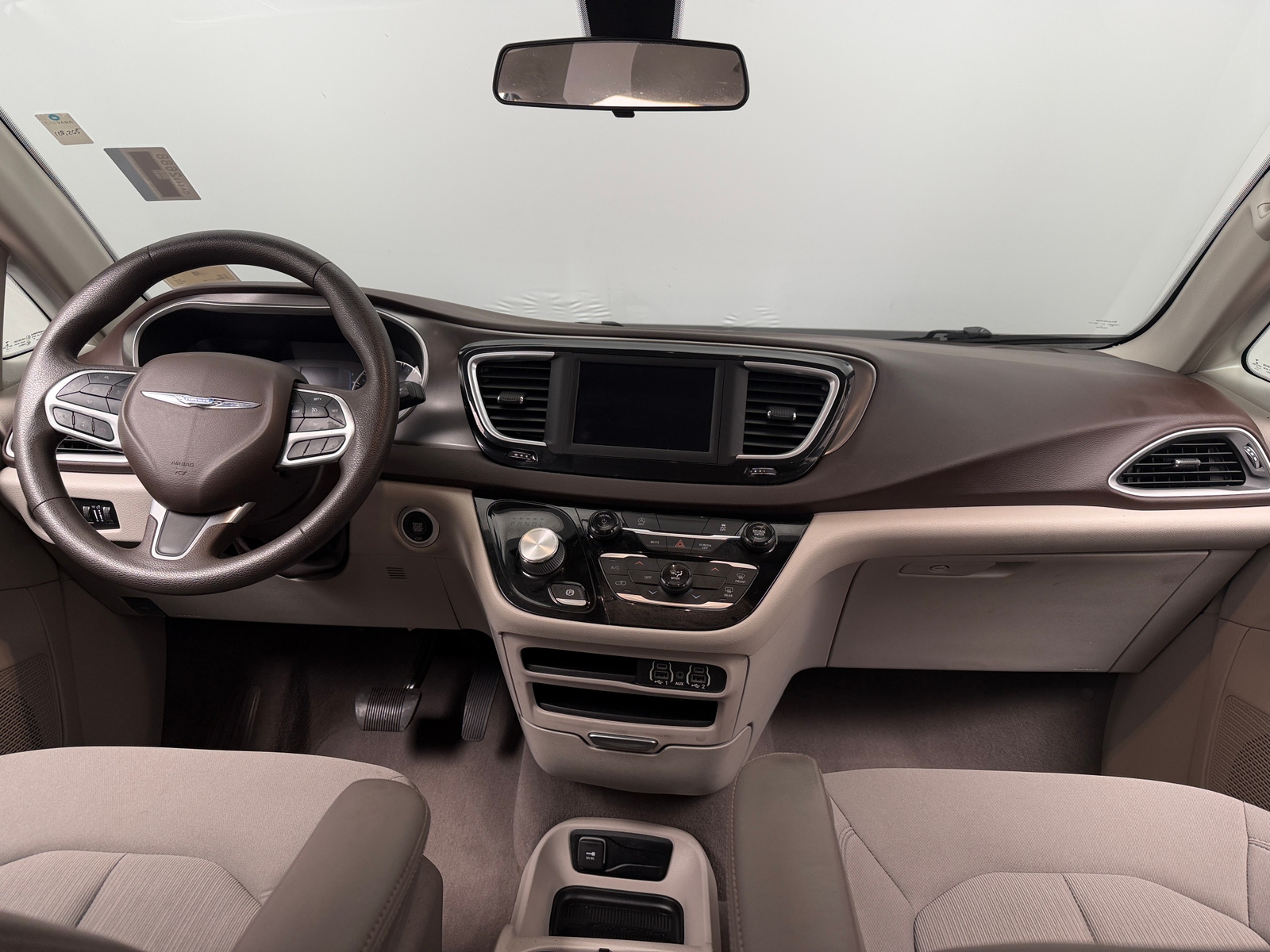 Thumbnail: 2021 Chrysler Voyager - 3