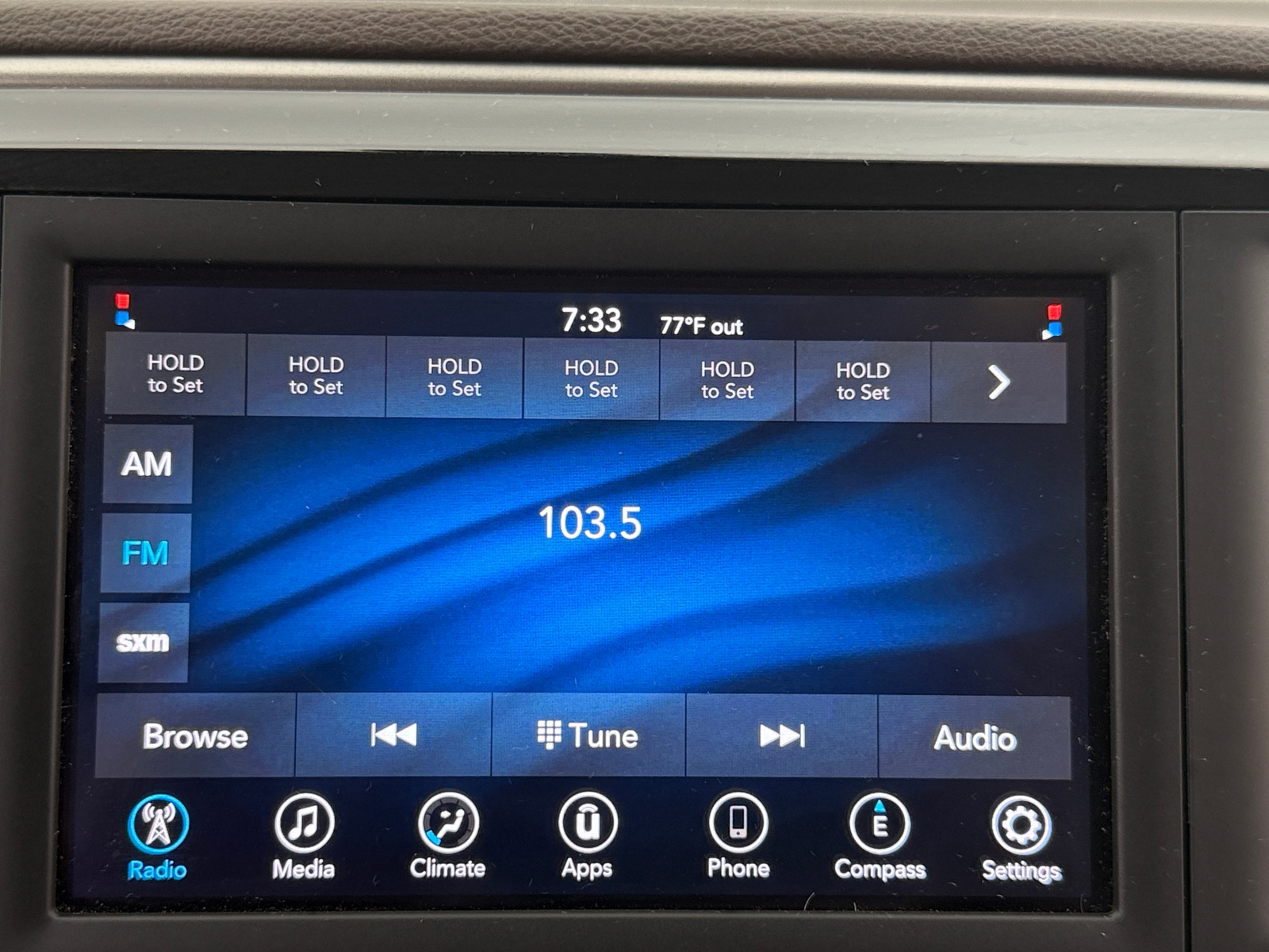 Thumbnail: 2021 Chrysler Voyager - 4