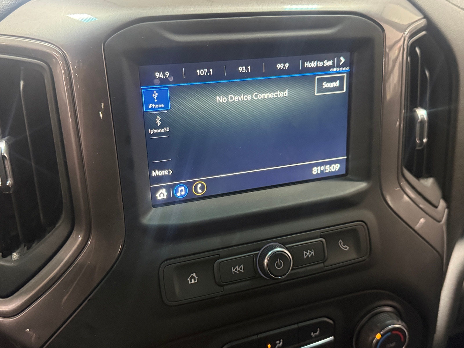 Thumbnail: 2019 Chevrolet Silverado 1500 - 4