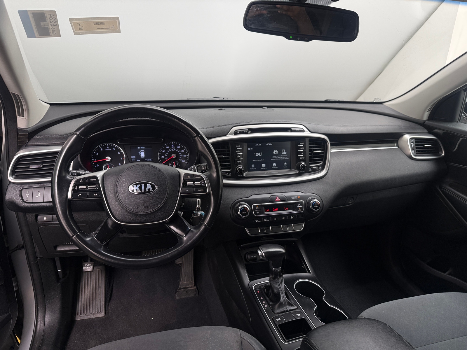 Thumbnail: 2019 Kia Sorento - 3