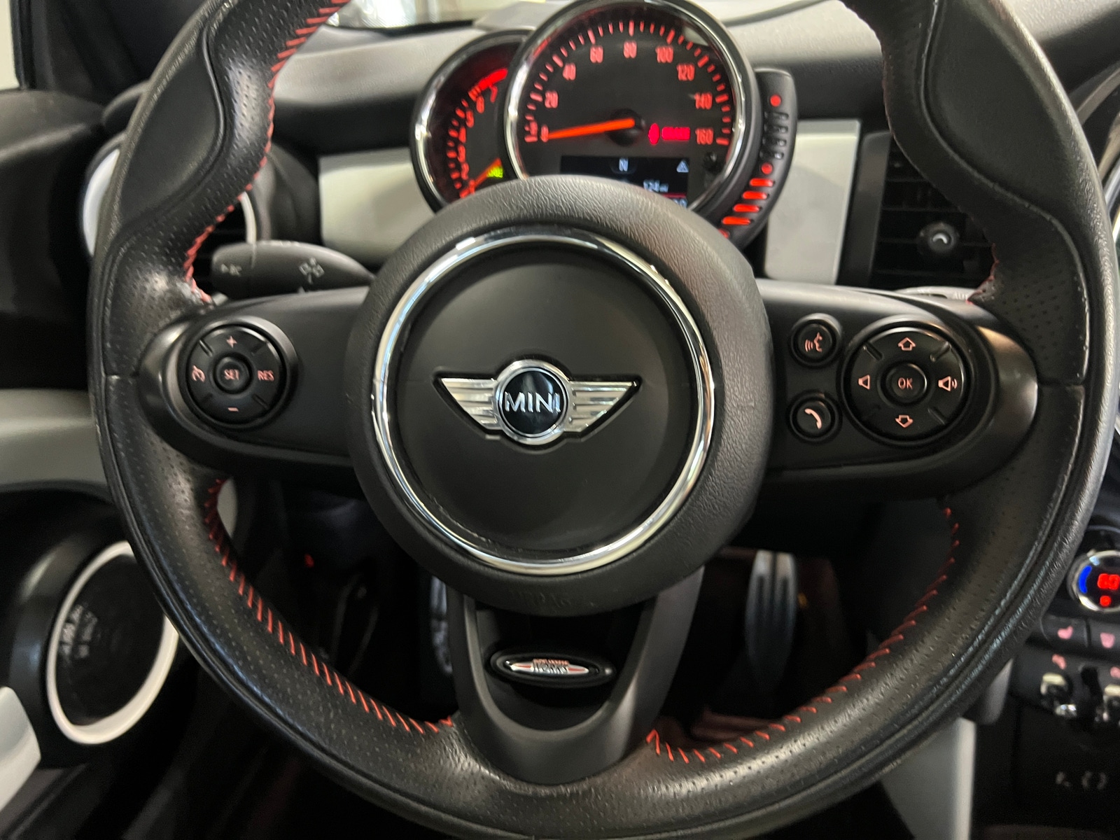 Thumbnail: 2015 MINI Cooper Hardtop - 4