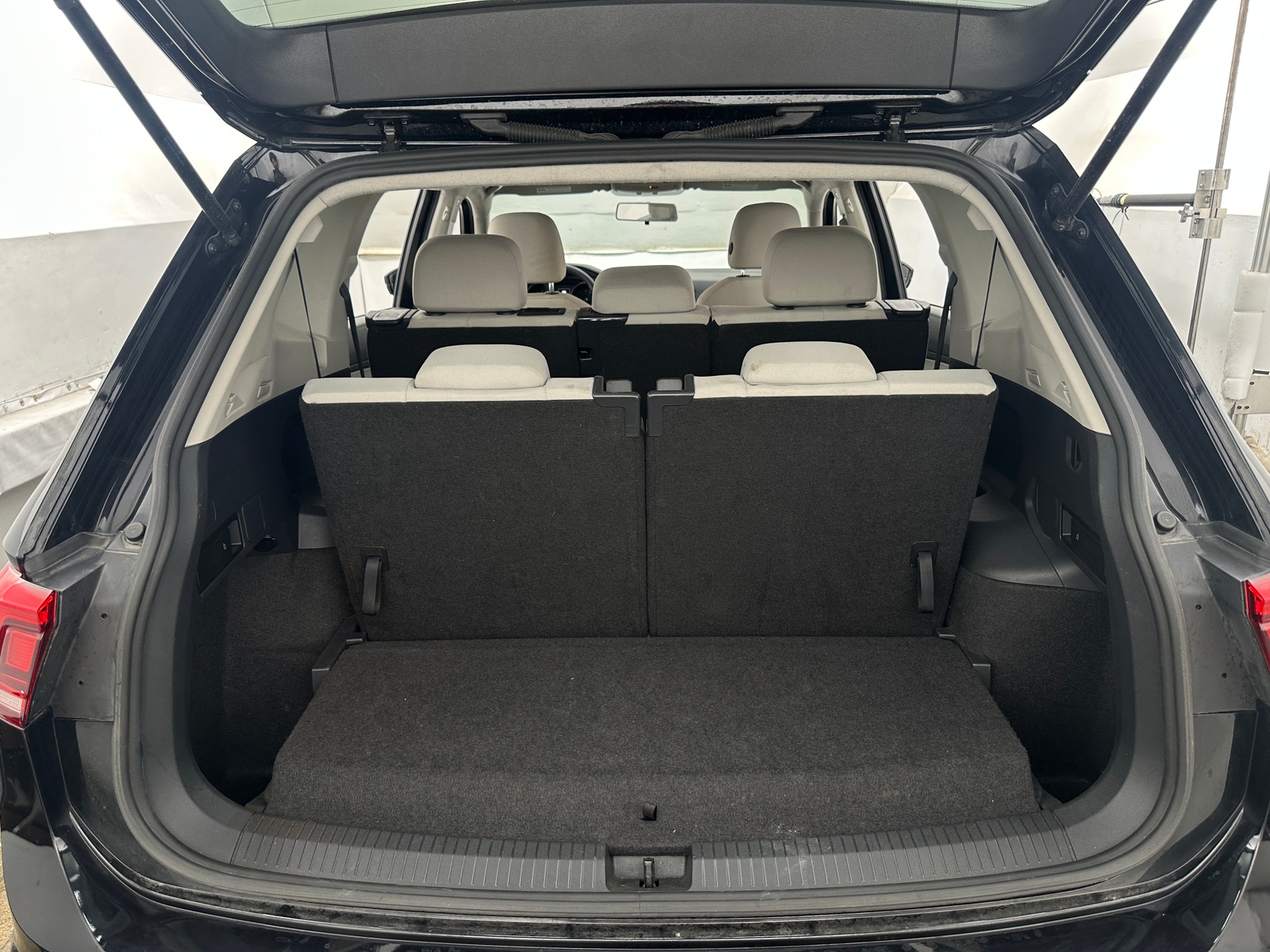 Thumbnail: 2021 Volkswagen Tiguan - 7