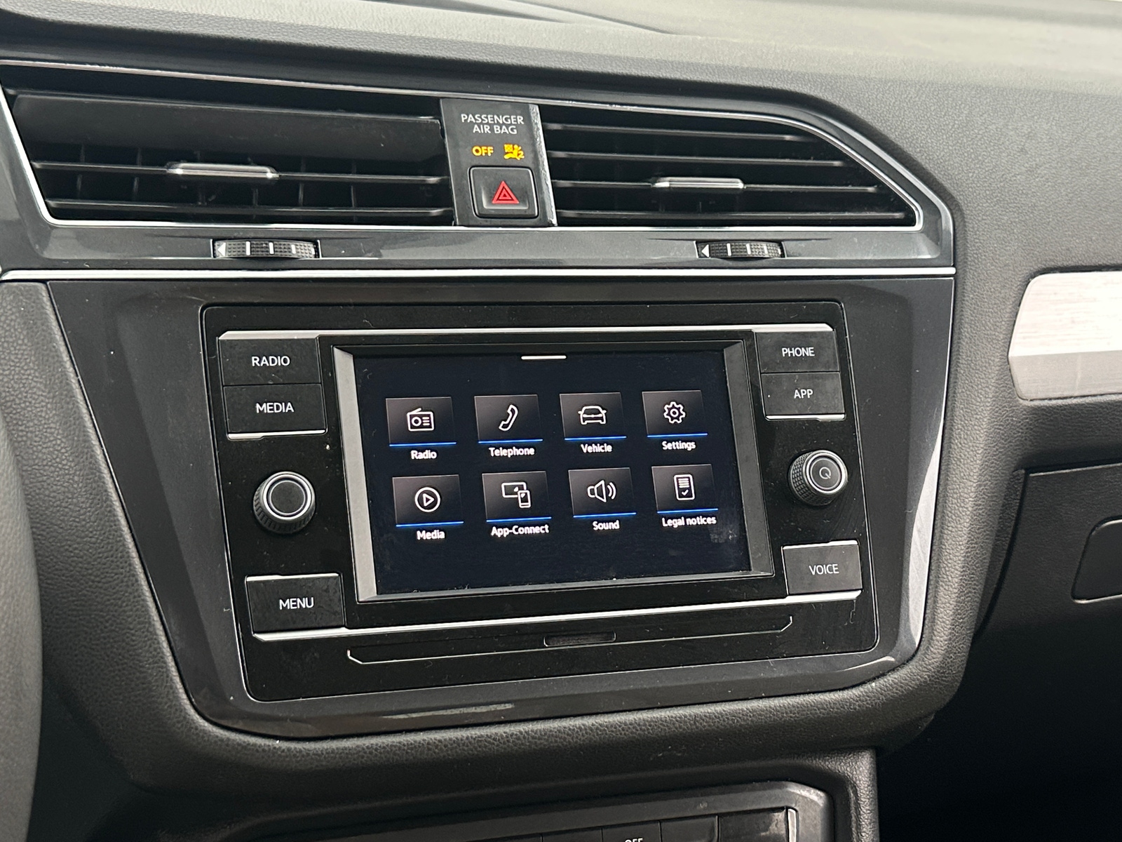 Thumbnail: 2021 Volkswagen Tiguan - 4