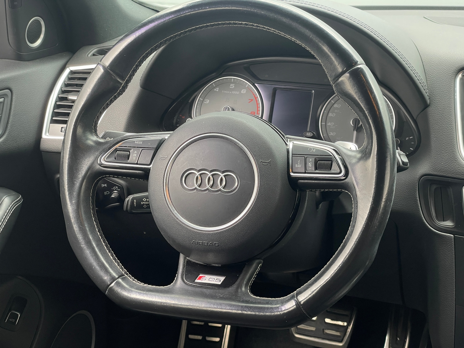Thumbnail: 2017 Audi SQ5 - 4