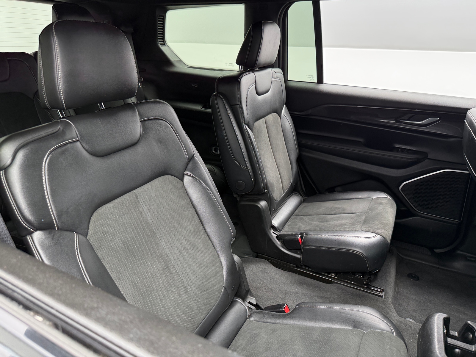 Thumbnail: 2022 Jeep Grand Cherokee L - 5