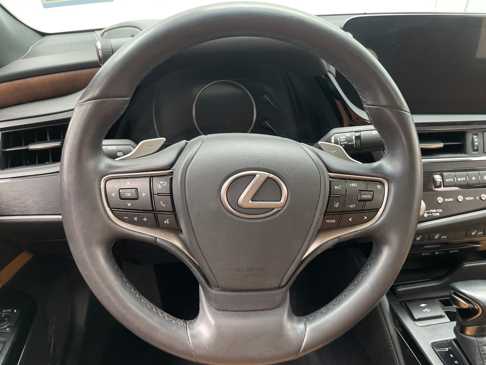 Thumbnail: 2022 Lexus ES - 4
