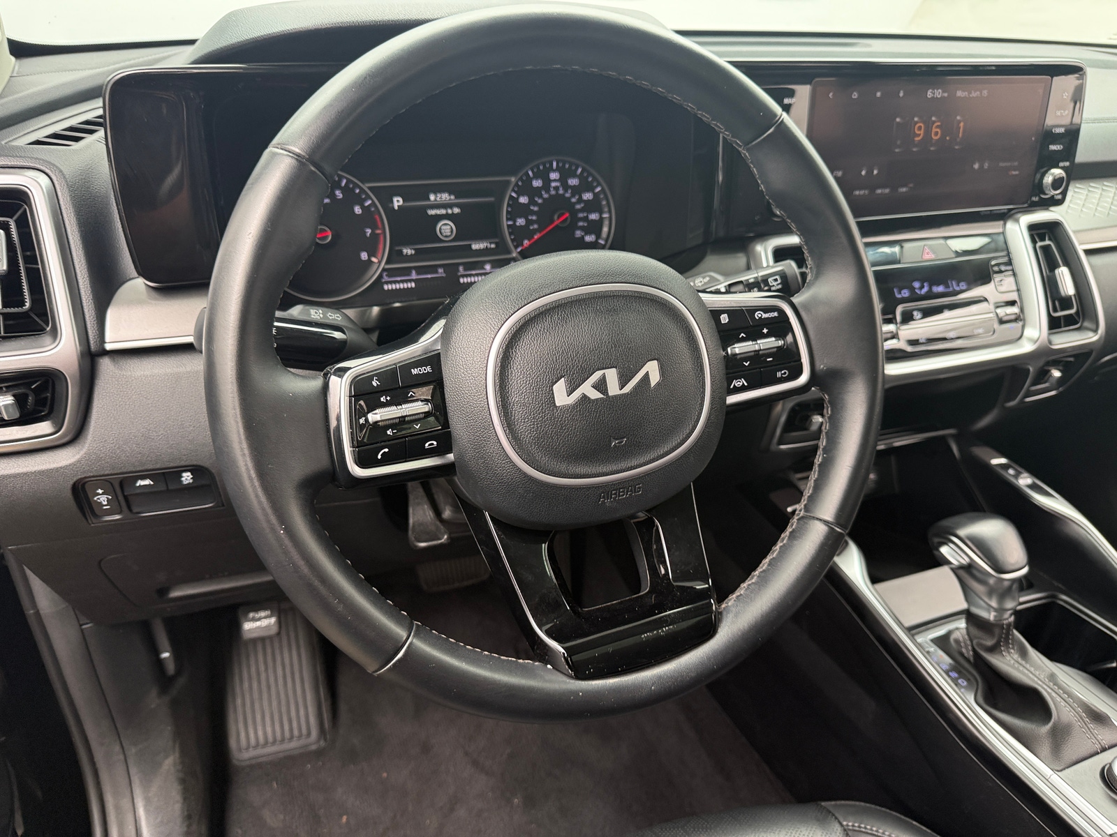 Thumbnail: 2022 Kia Sorento - 4