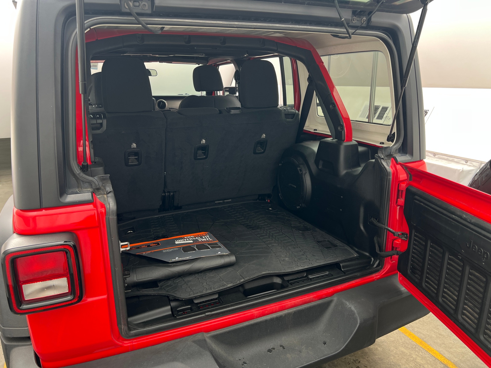 Thumbnail: 2020 Jeep Wrangler - 7