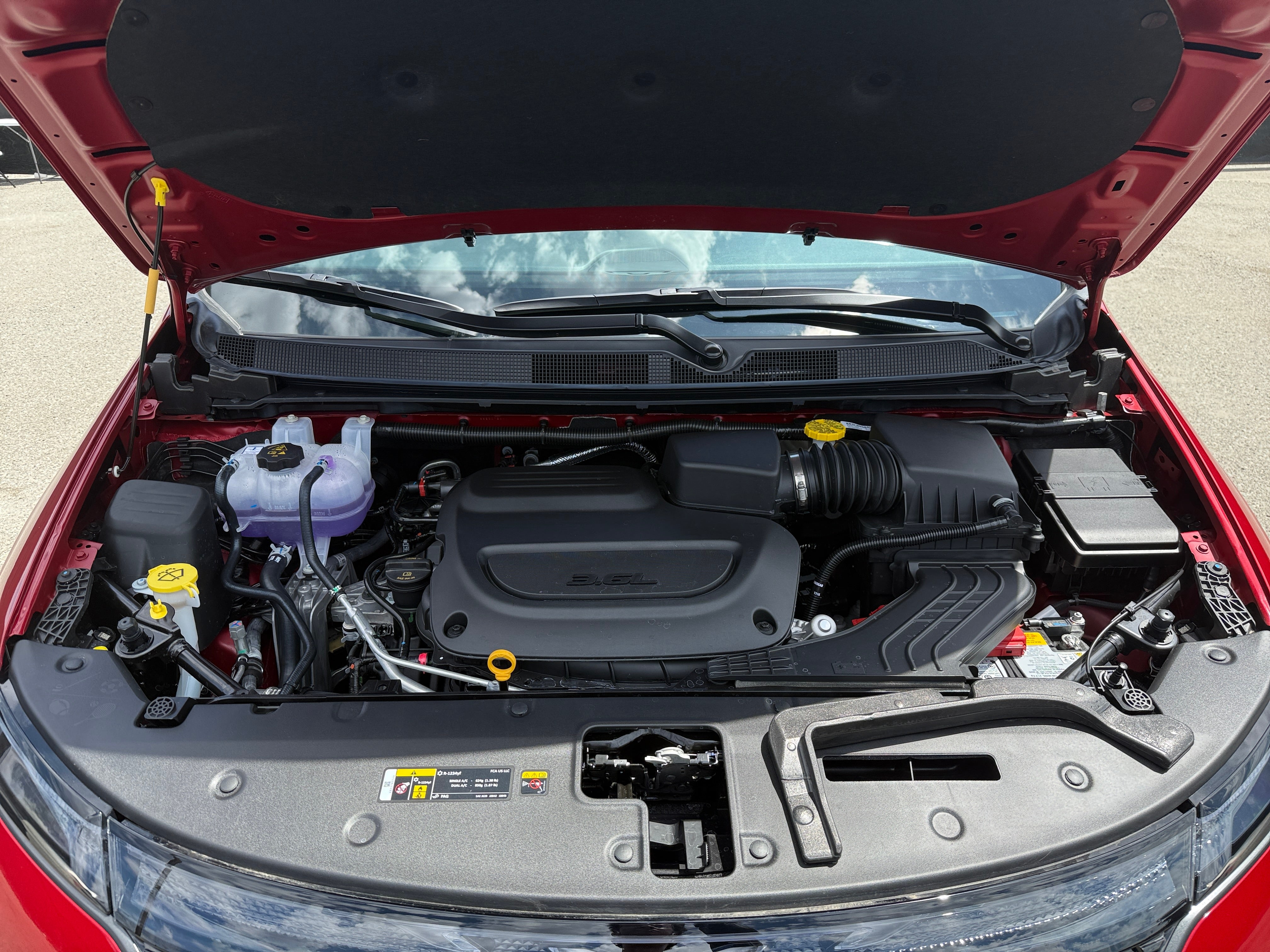 2027 Chrysler Pacifica Limited's photo