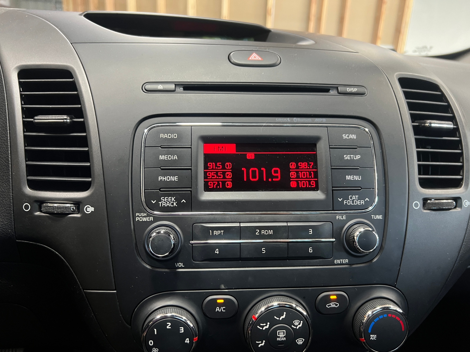 Thumbnail: 2015 Kia Forte - 4