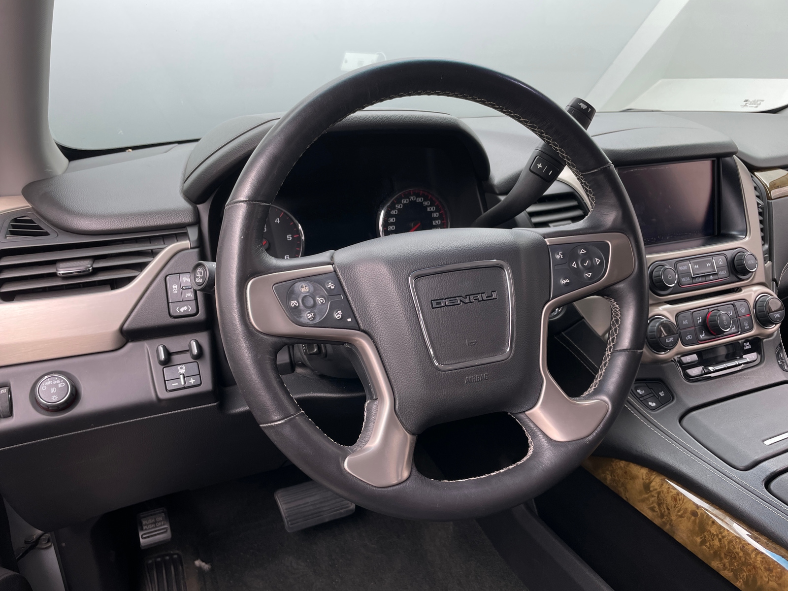Thumbnail: 2016 GMC Yukon XL - 4