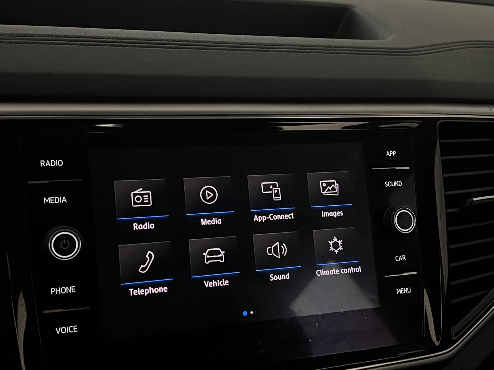 Thumbnail: 2018 Volkswagen Atlas - 3