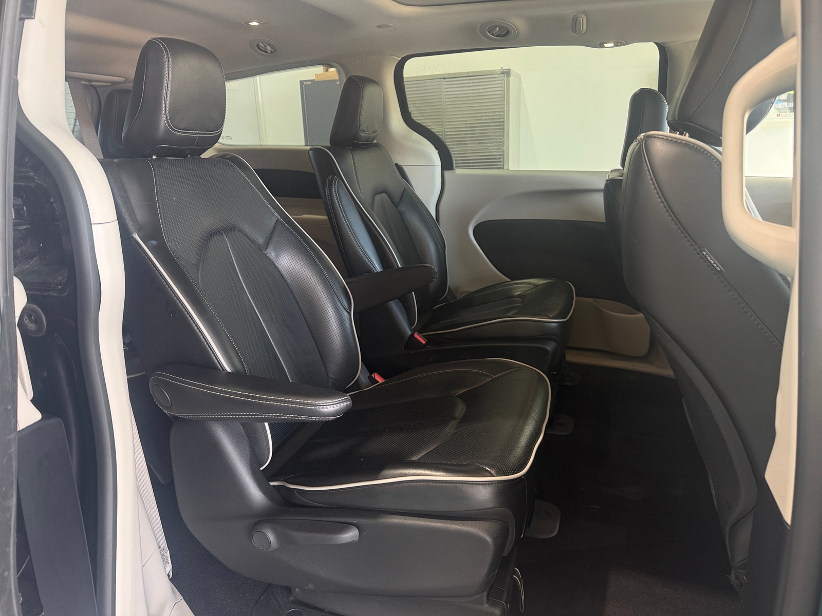 Thumbnail: 2023 Chrysler Pacifica - 5