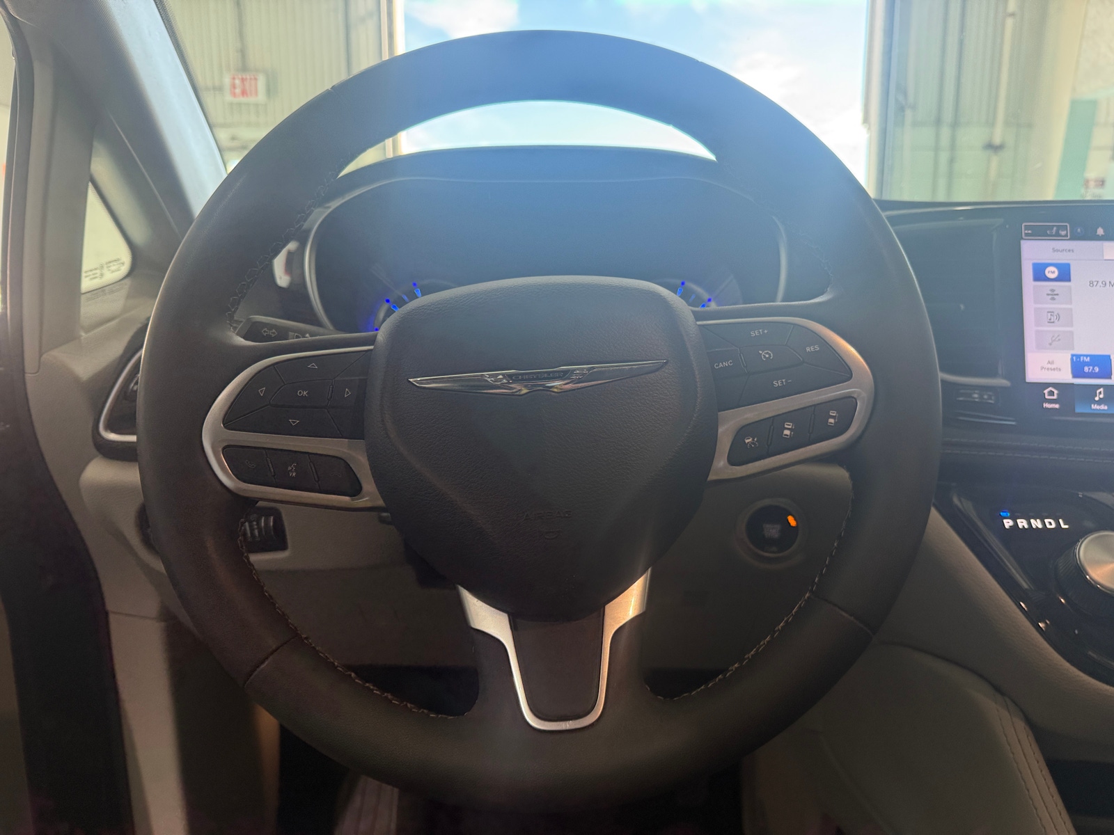 Thumbnail: 2023 Chrysler Pacifica - 4