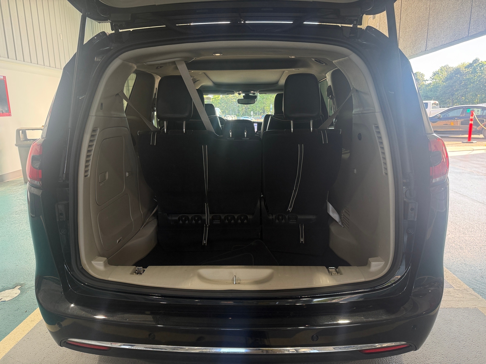 Thumbnail: 2023 Chrysler Pacifica - 6