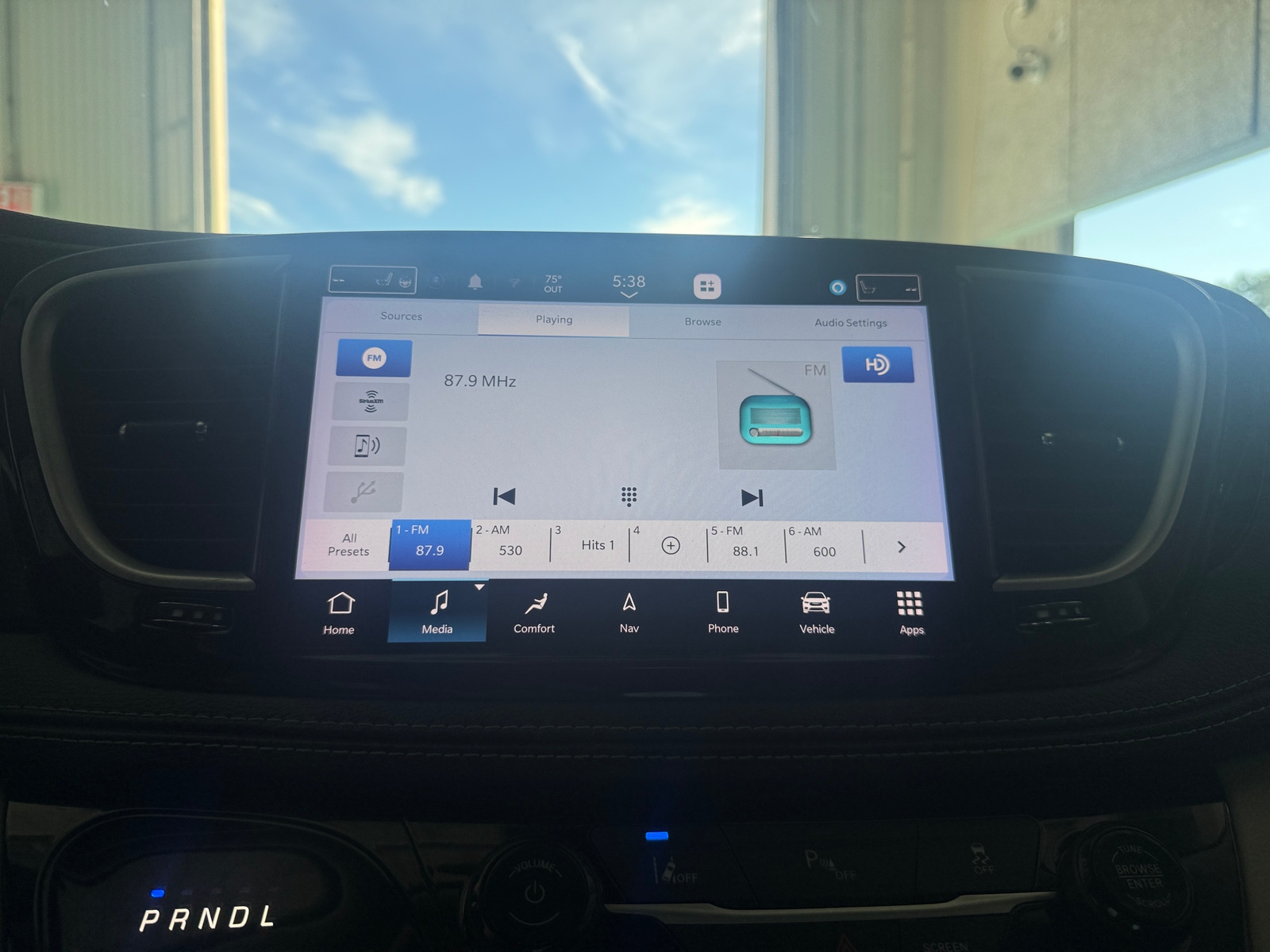 Thumbnail: 2023 Chrysler Pacifica - 3