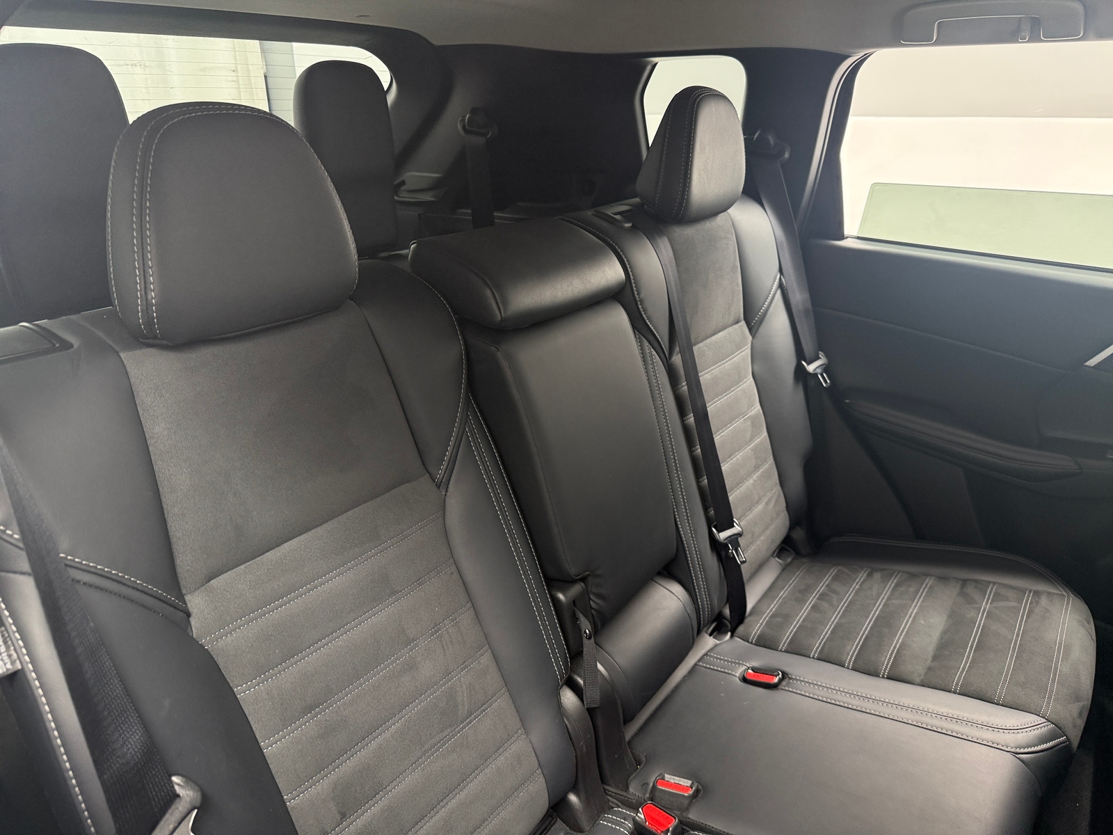 Thumbnail: 2024 Mitsubishi Outlander - 5