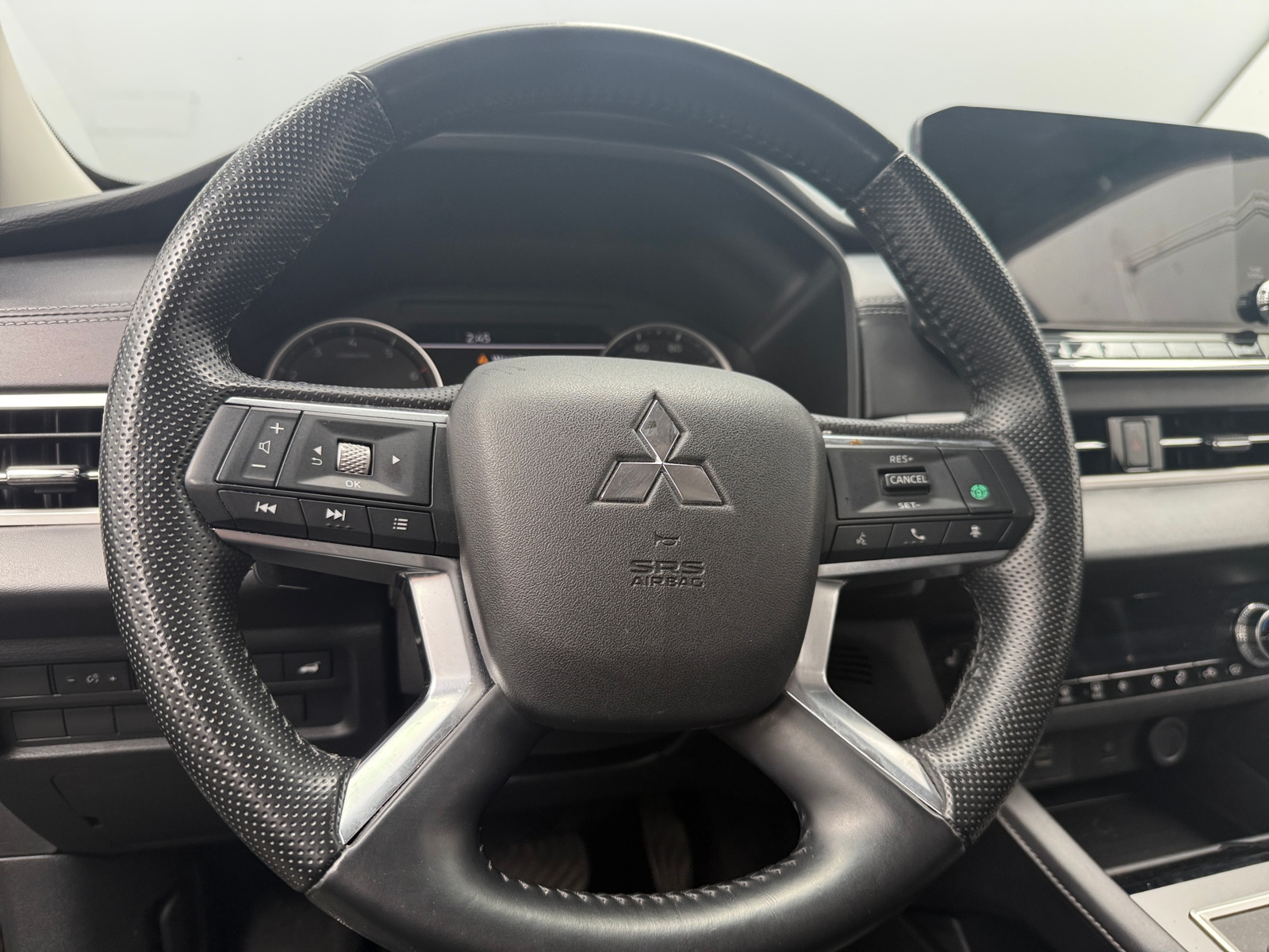 Thumbnail: 2024 Mitsubishi Outlander - 4
