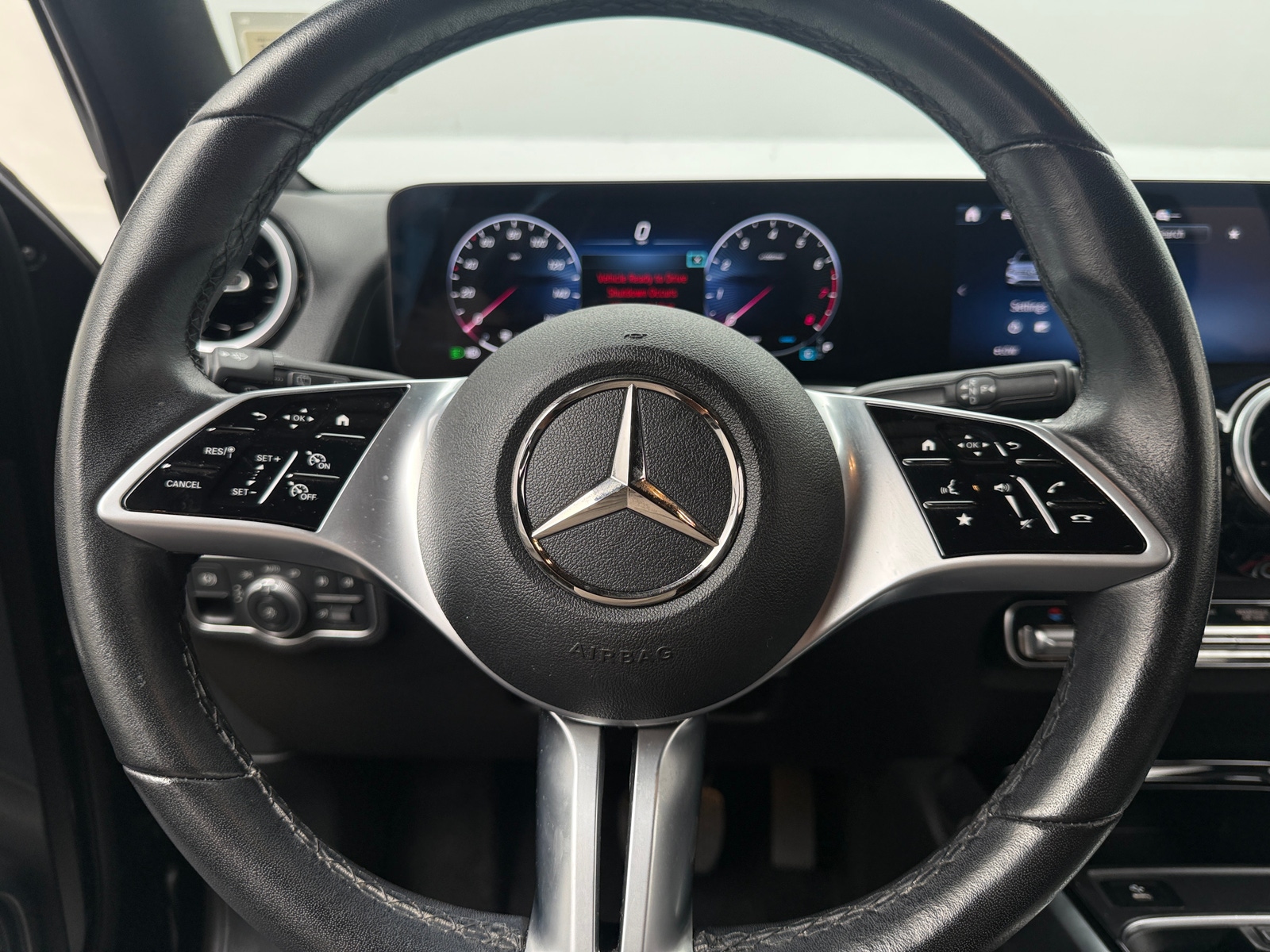 Thumbnail: 2025 Mercedes-Benz GLB - 4