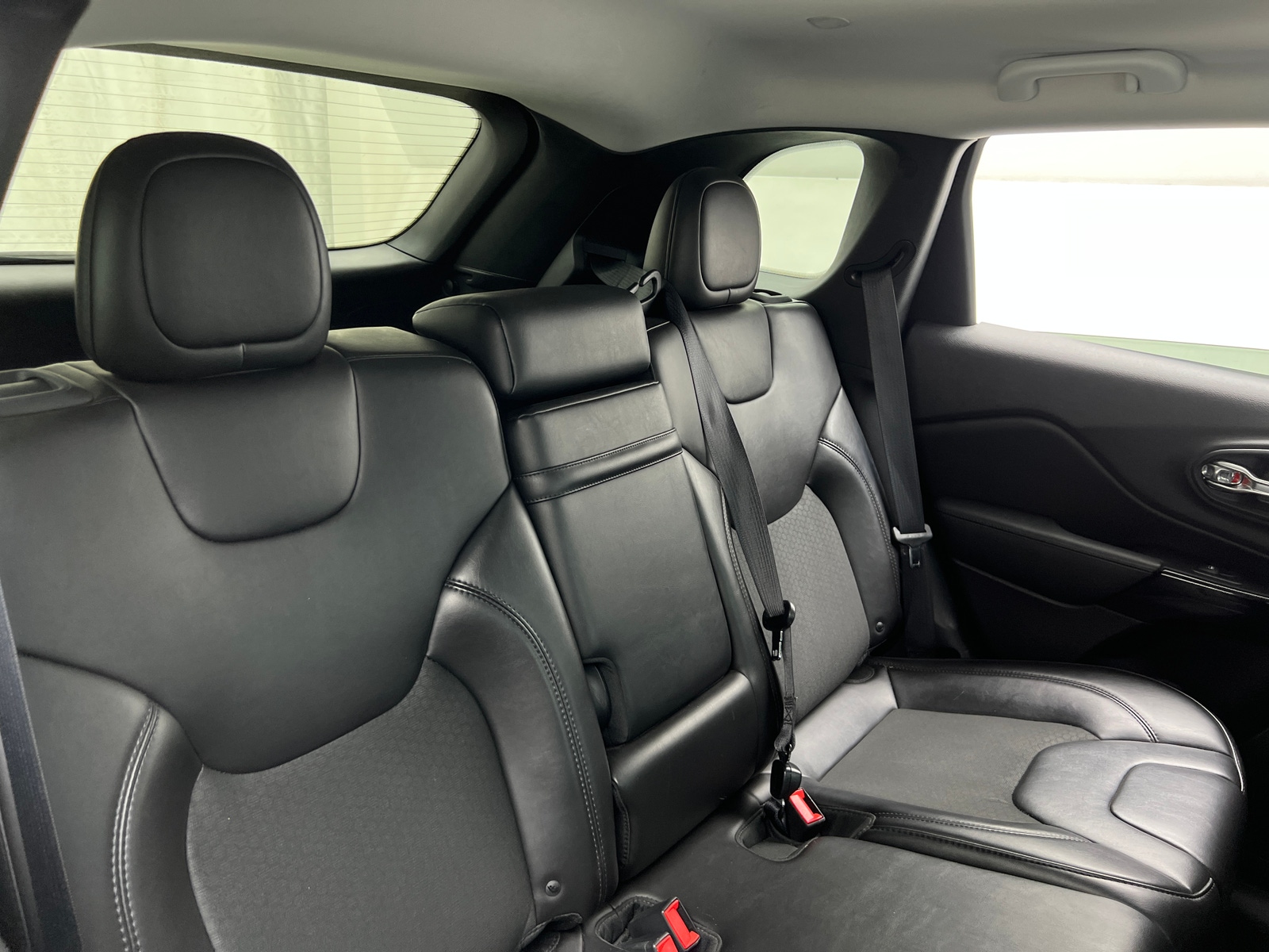 Thumbnail: 2019 Jeep Cherokee - 6