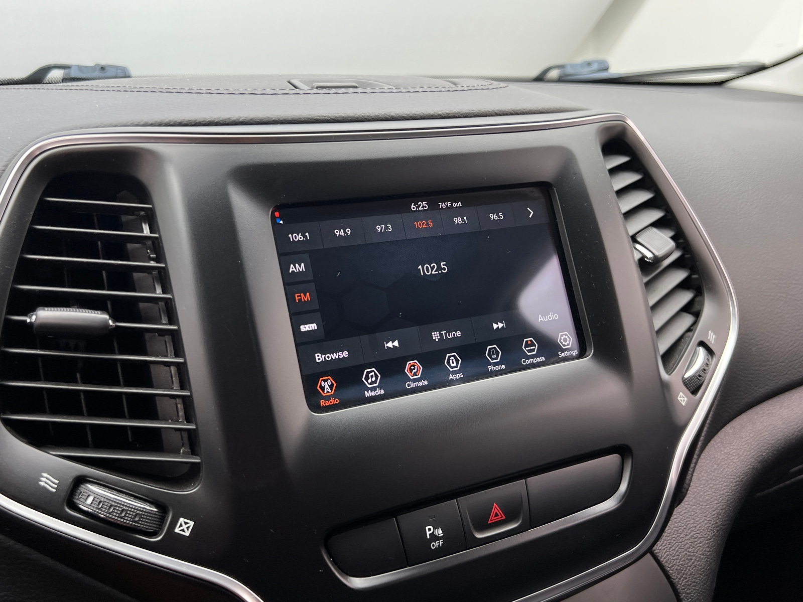 Thumbnail: 2019 Jeep Cherokee - 4