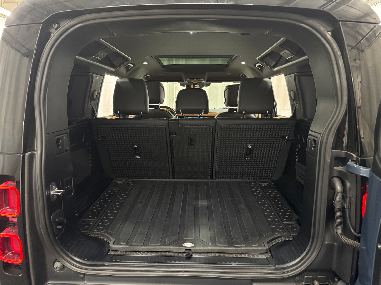 Thumbnail: 2024 Land Rover Defender - 6