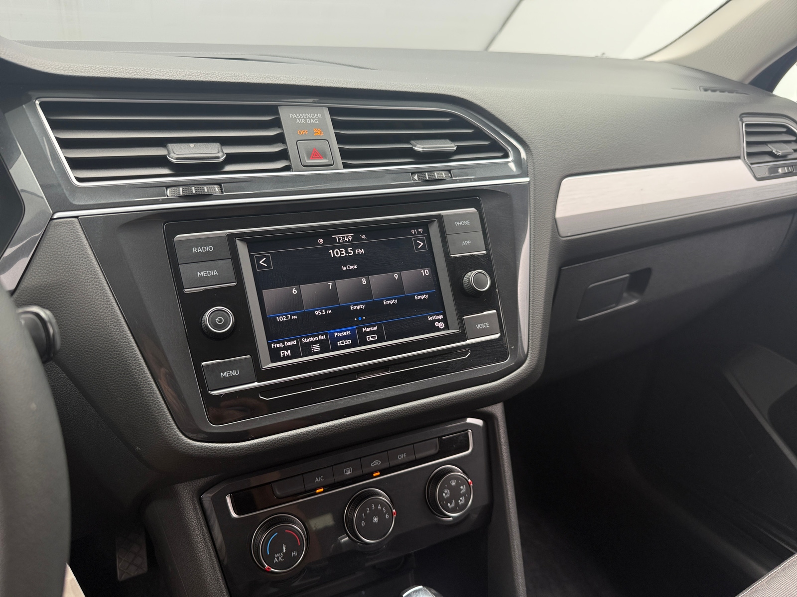Thumbnail: 2021 Volkswagen Tiguan - 4