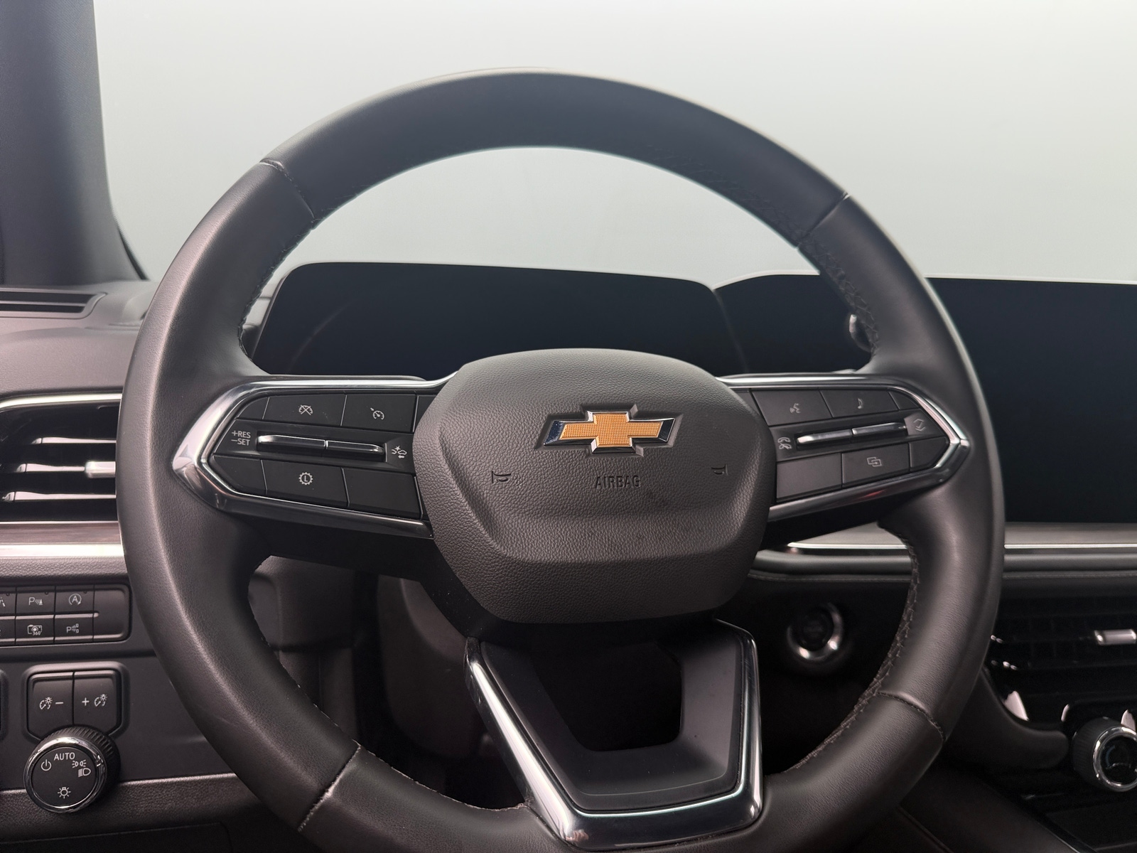 Thumbnail: 2025 Chevrolet Suburban - 5