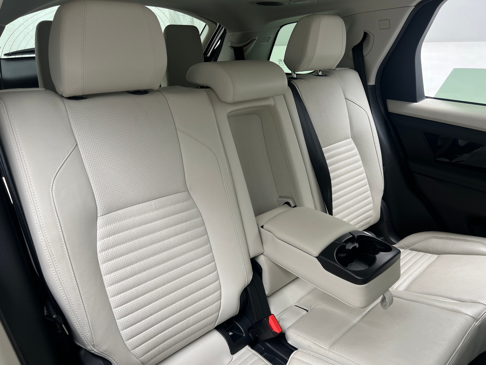 Thumbnail: 2023 Land Rover Discovery Sport - 5