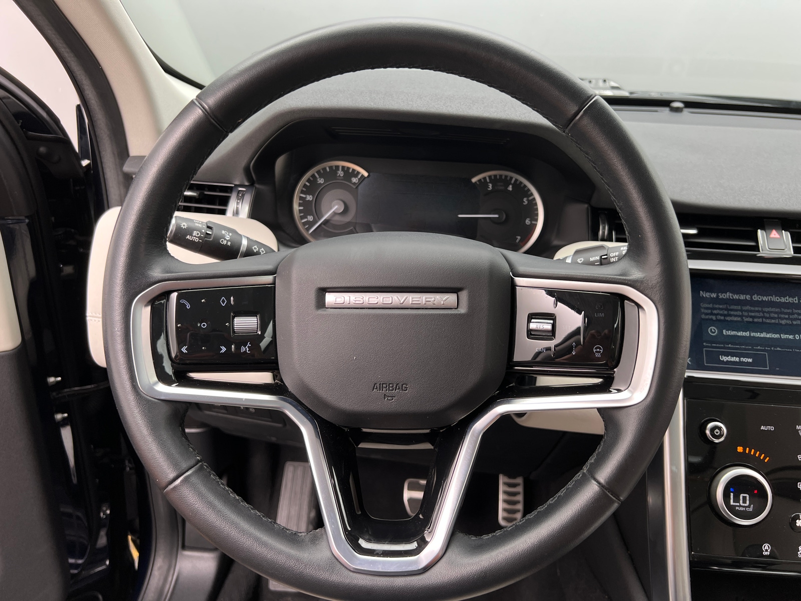 Thumbnail: 2023 Land Rover Discovery Sport - 4