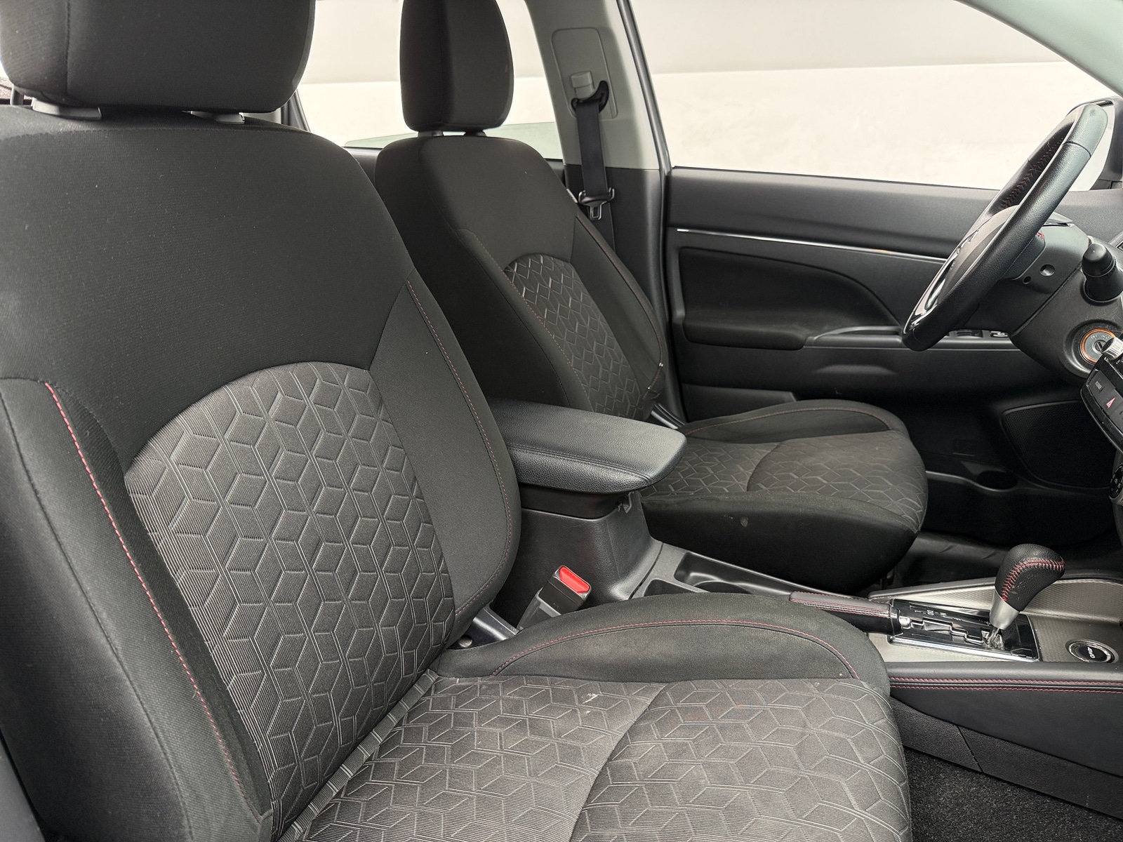 Thumbnail: 2023 Mitsubishi Outlander Sport - 2