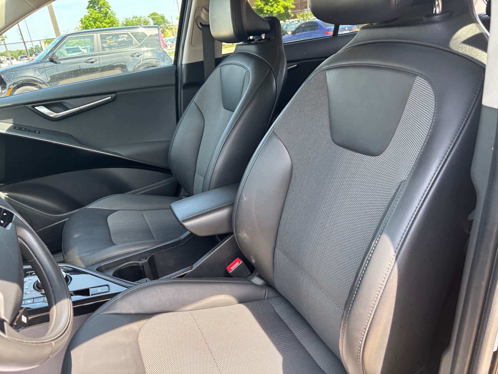 Thumbnail: 2023 Kia Niro - 2