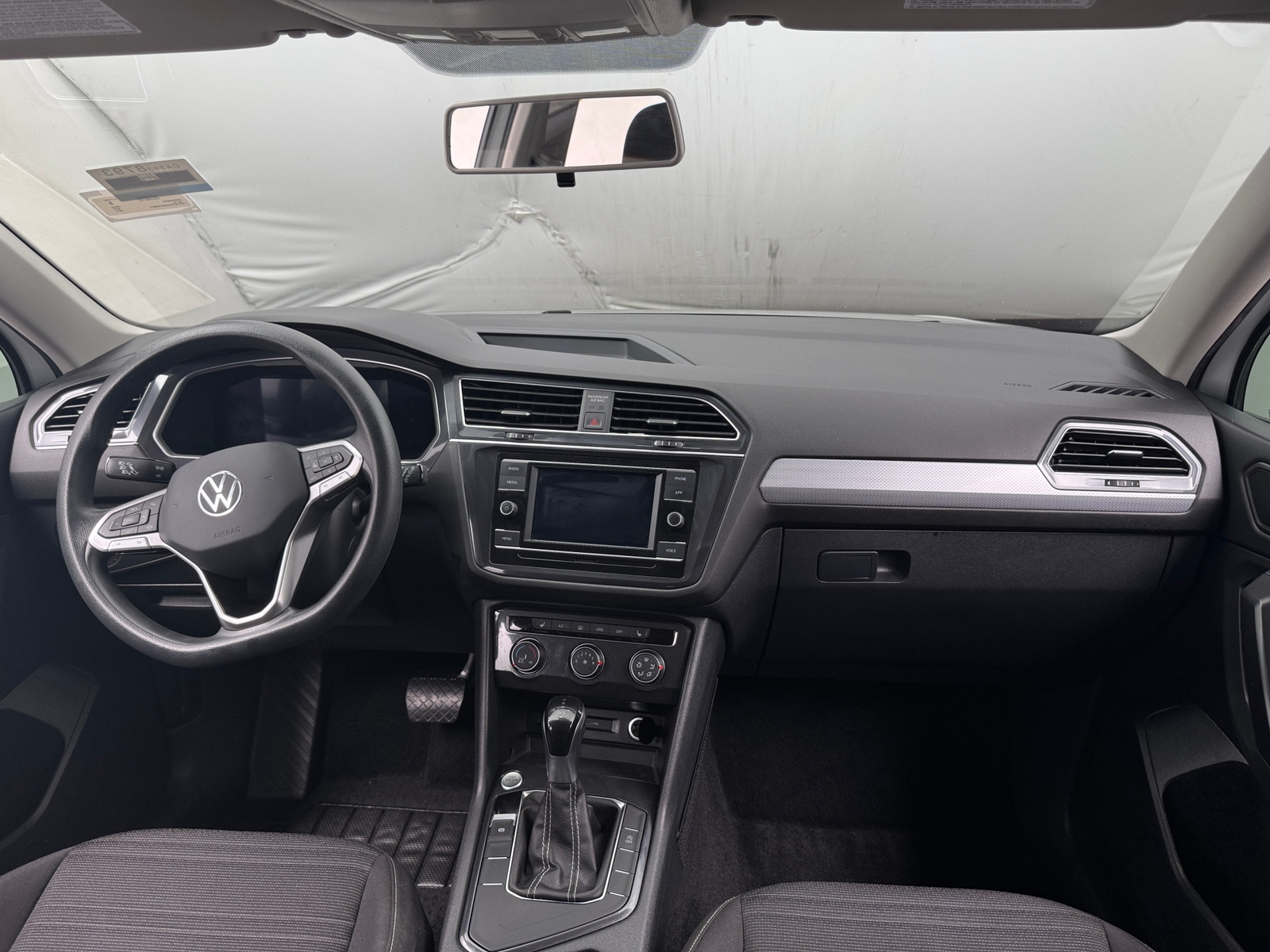 Thumbnail: 2022 Volkswagen Tiguan - 3