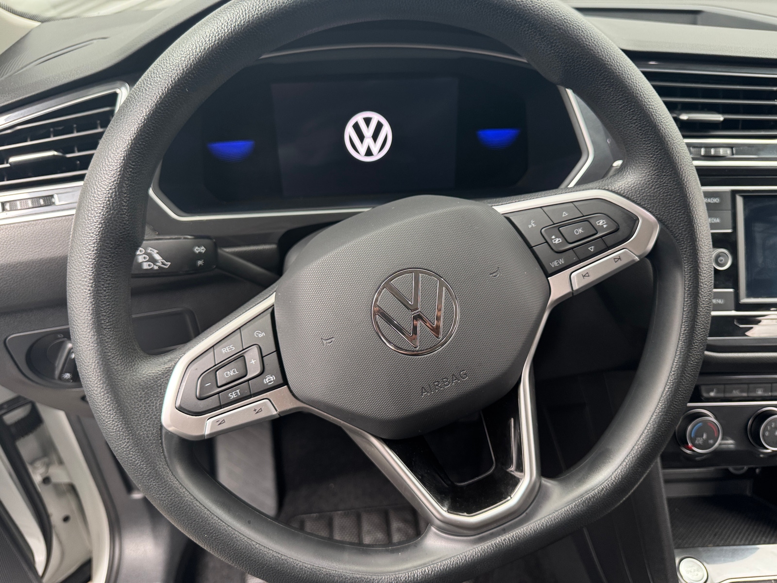 Thumbnail: 2022 Volkswagen Tiguan - 5
