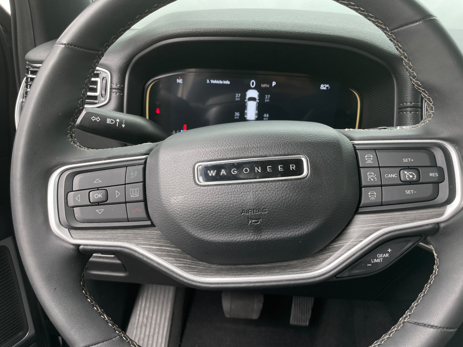 Thumbnail: 2024 Jeep Wagoneer - 4