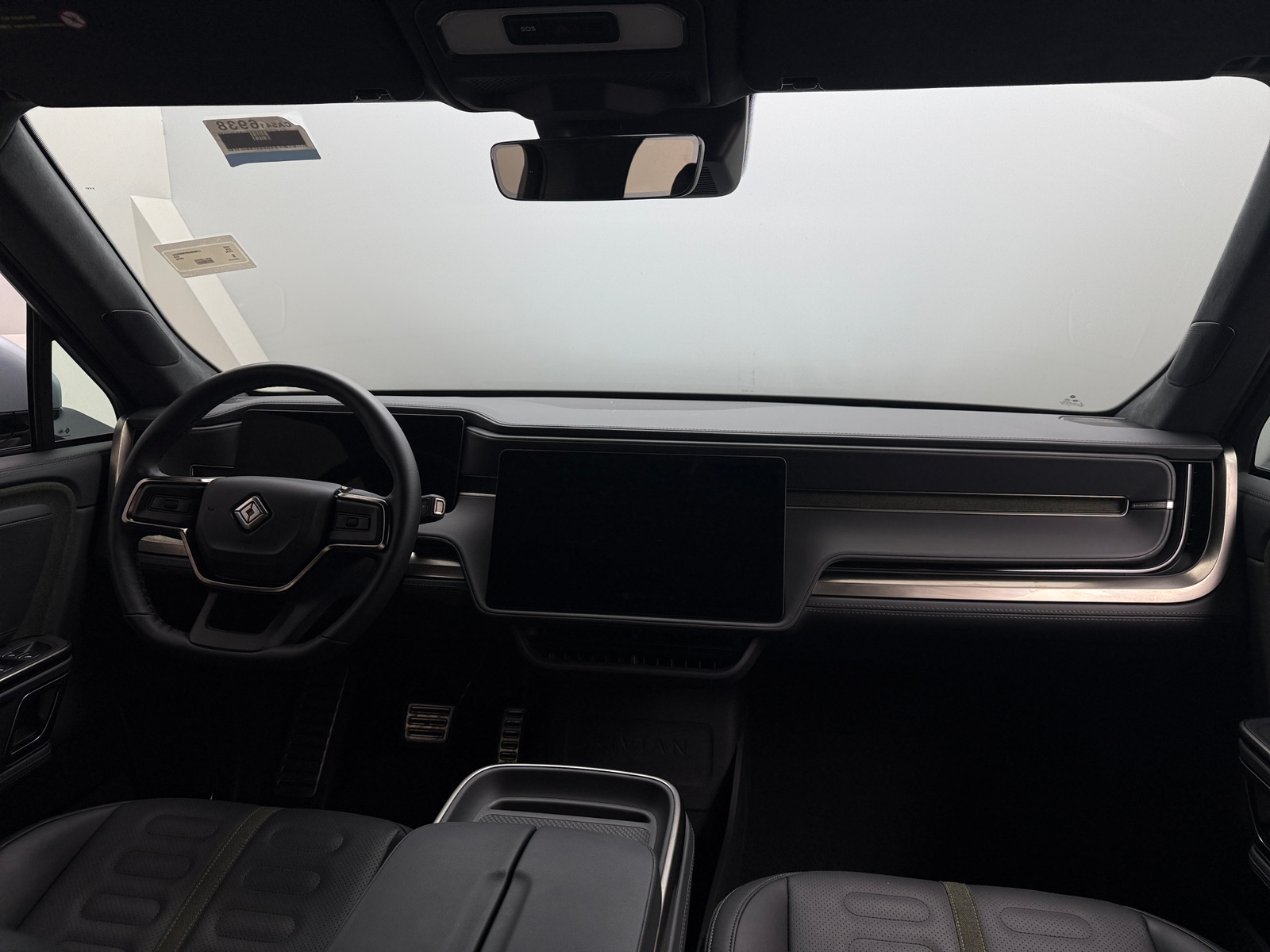 Thumbnail: 2024 Rivian R1S - 2