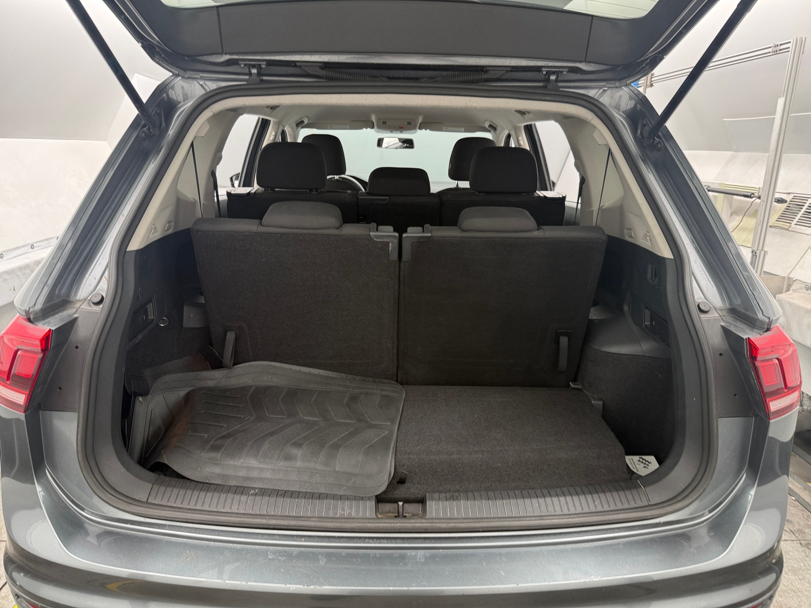 Thumbnail: 2021 Volkswagen Tiguan - 7