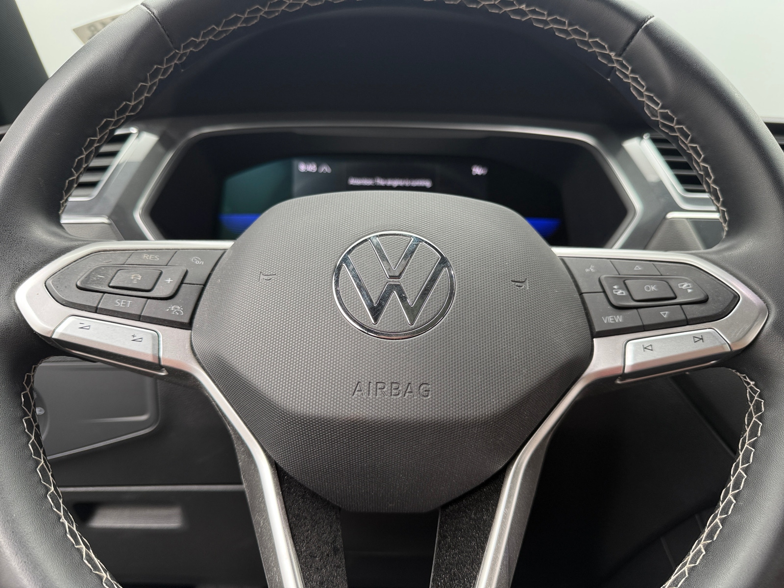 Thumbnail: 2022 Volkswagen Tiguan - 4