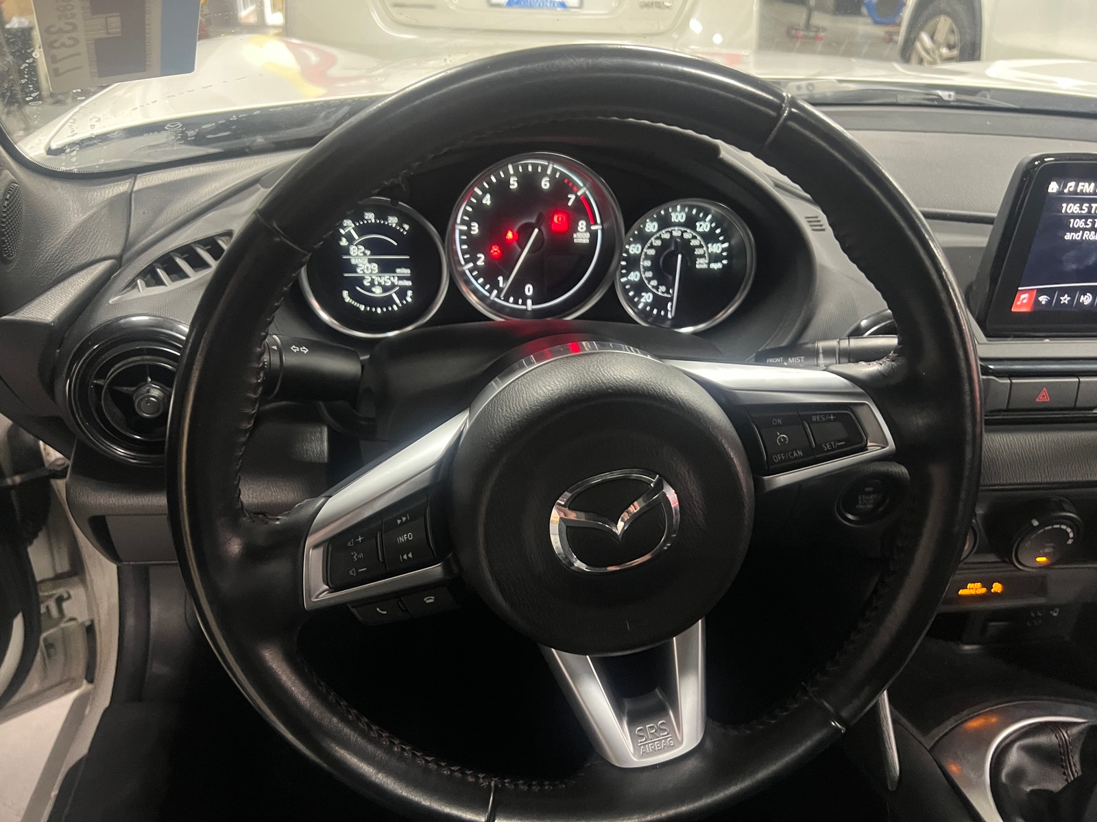 Thumbnail: 2018 Mazda MX-5 Miata - 5