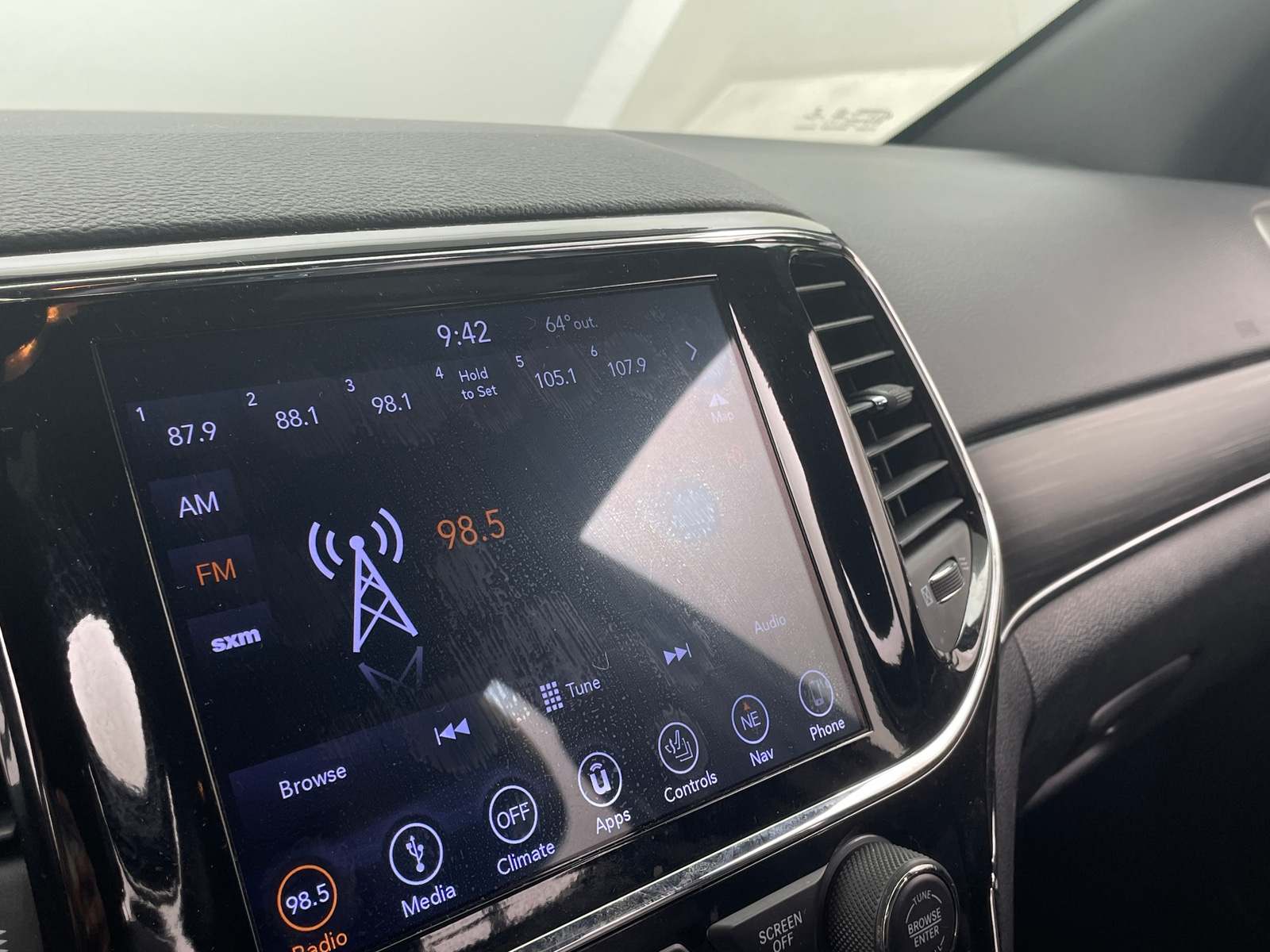 Thumbnail: 2019 Jeep Grand Cherokee - 3