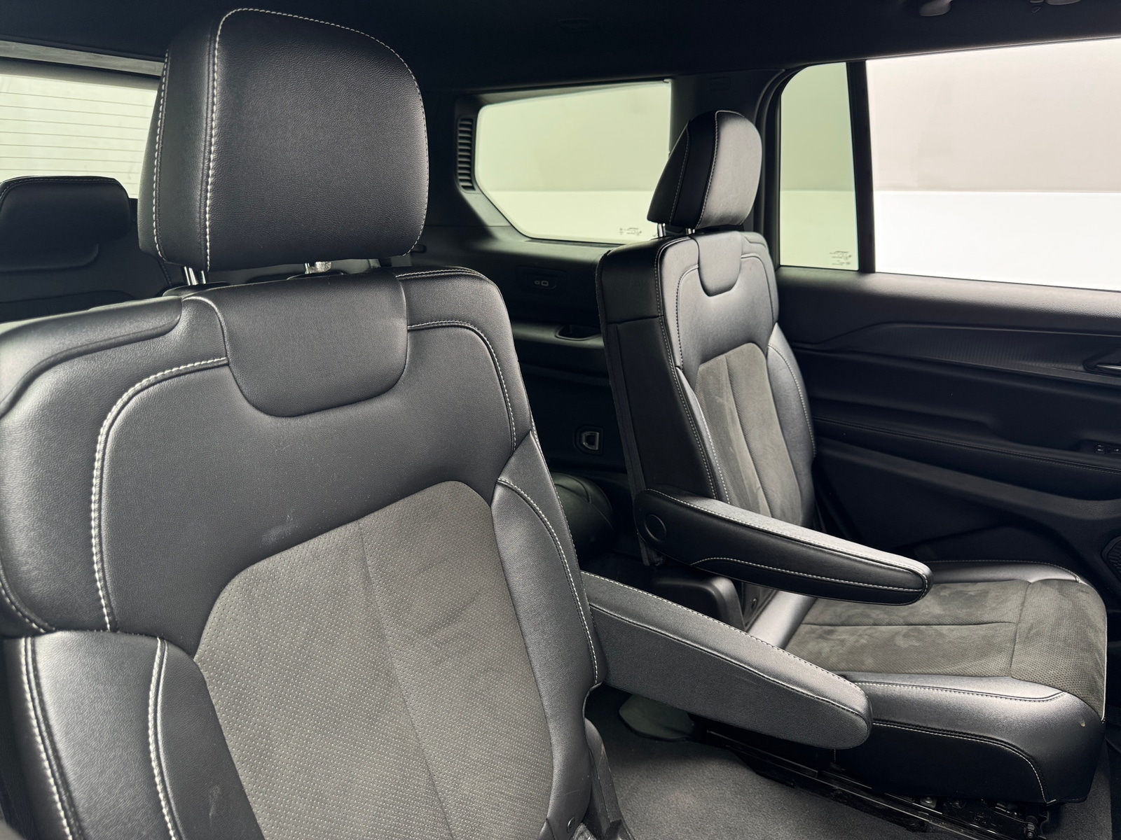 Thumbnail: 2023 Jeep Grand Cherokee L - 5