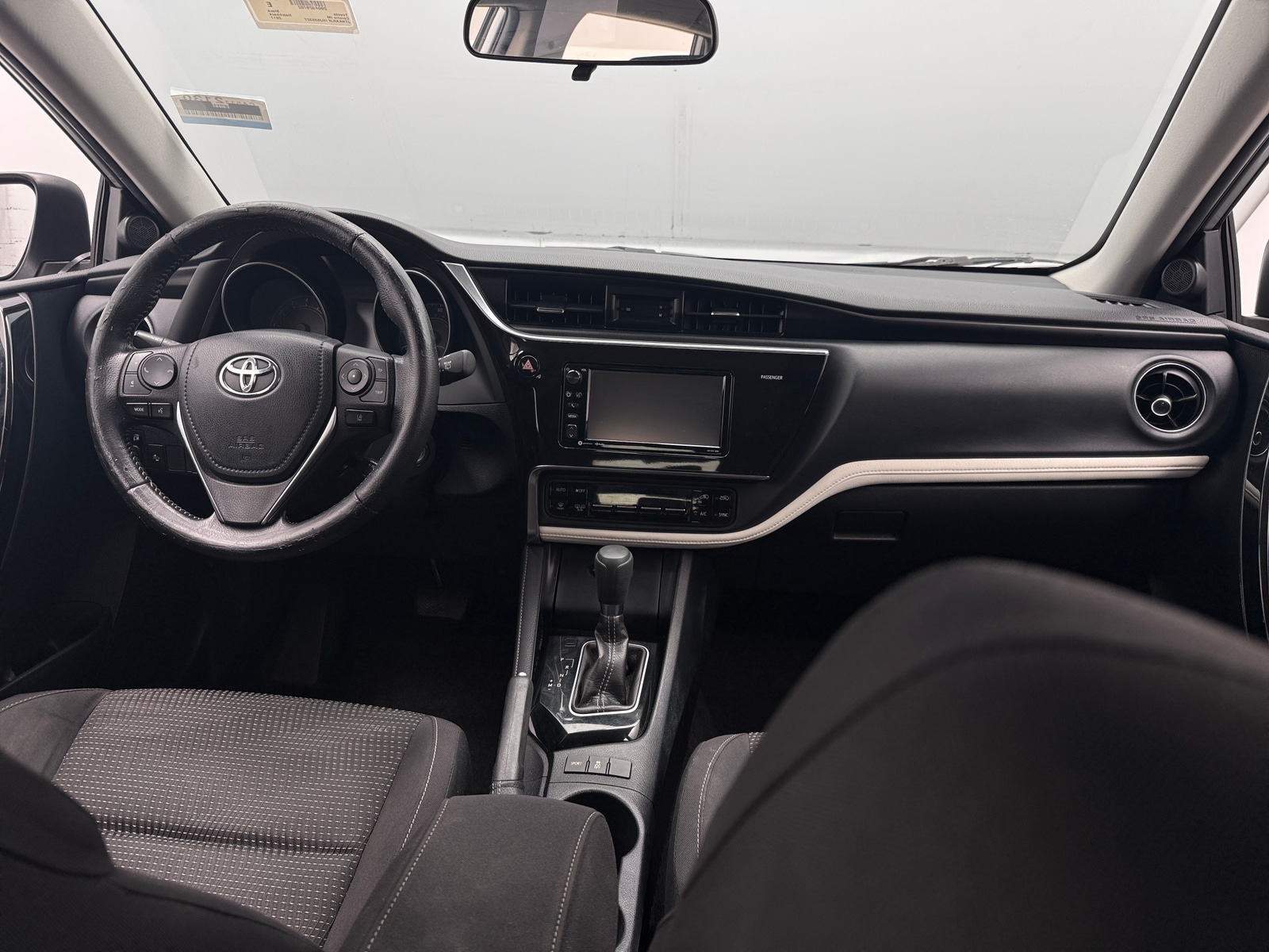 Thumbnail: 2017 Toyota Corolla iM - 3