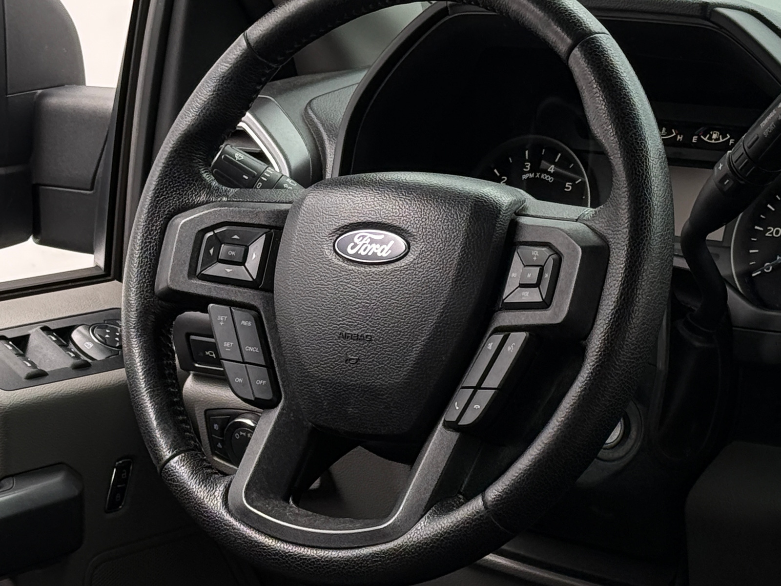 Thumbnail: 2016 Ford Econoline - 4