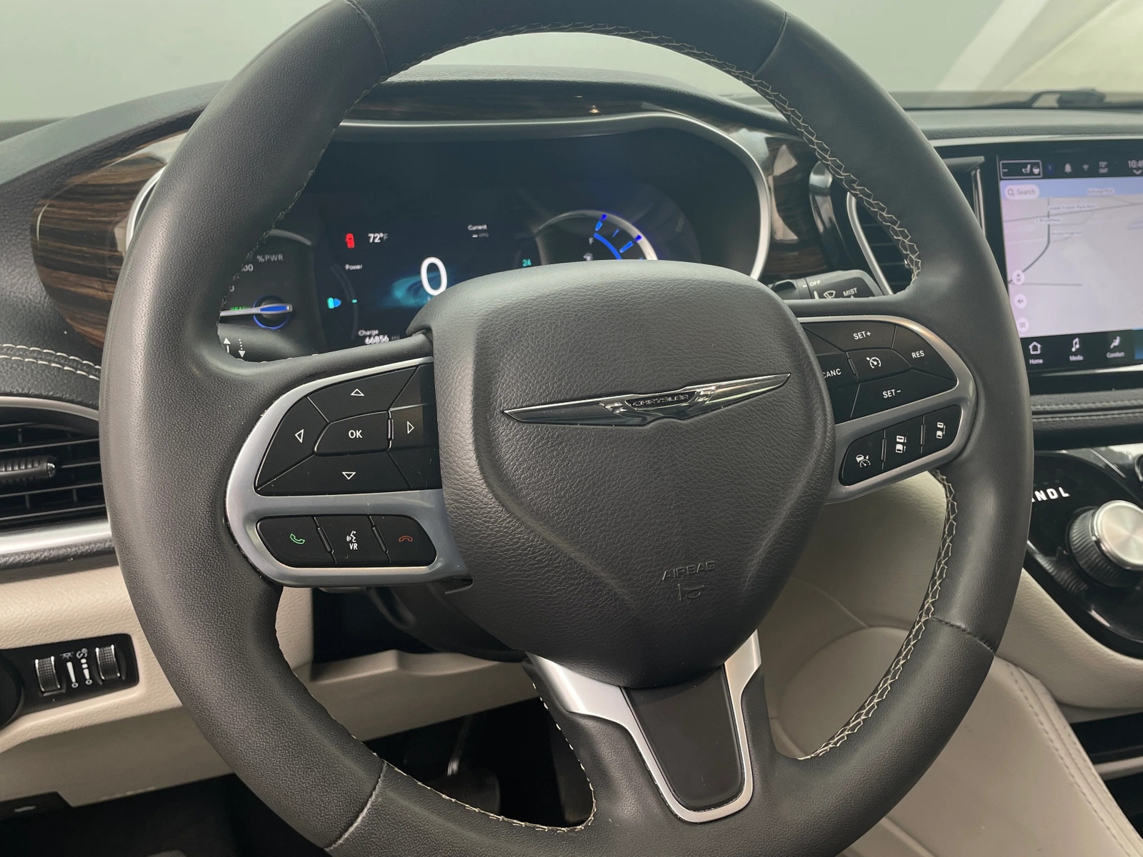 Thumbnail: 2023 Chrysler Pacifica - 4
