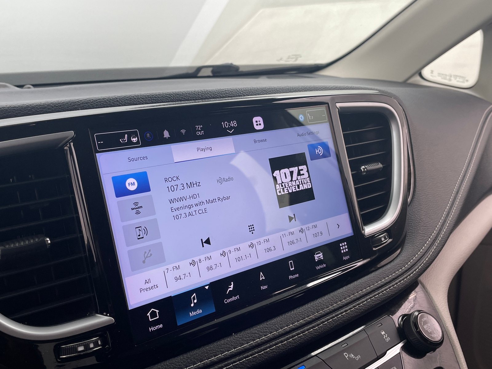 Thumbnail: 2023 Chrysler Pacifica - 3