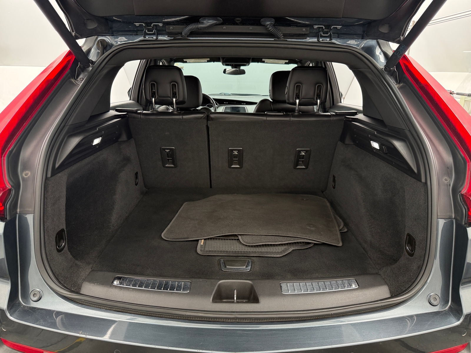 Thumbnail: 2019 Cadillac XT4 - 6